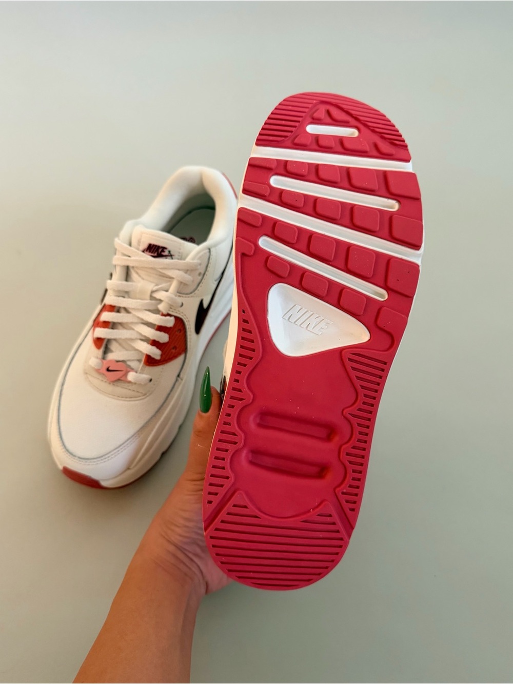 NIKE Air Max 90 LV8 SE Valentine's Day Sneakers - Picture 7 of 8